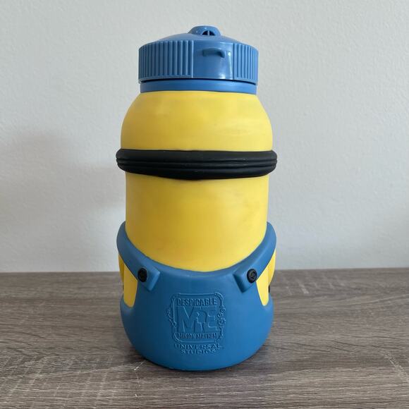 DESPICABLE ME 32oz MINOIN Mayhem Water bottle - Picture 2 of 5